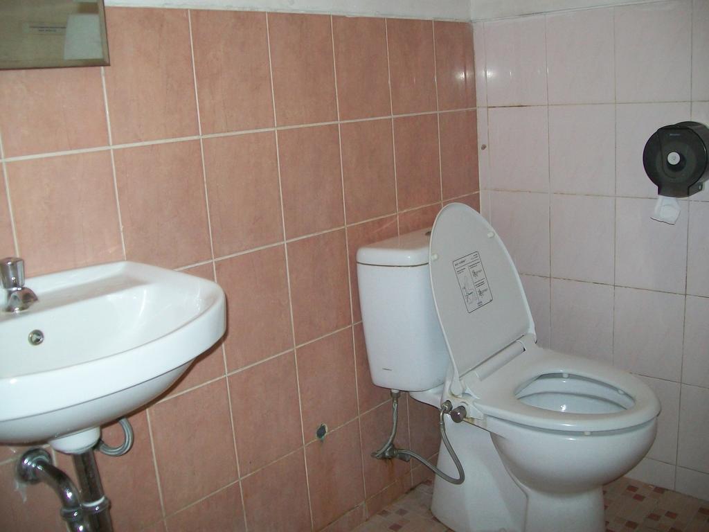 Krowi Inn Surabaya Habitación foto