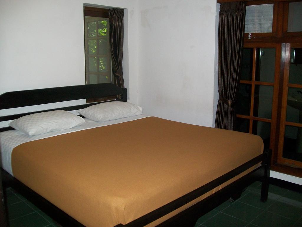 Krowi Inn Surabaya Habitación foto