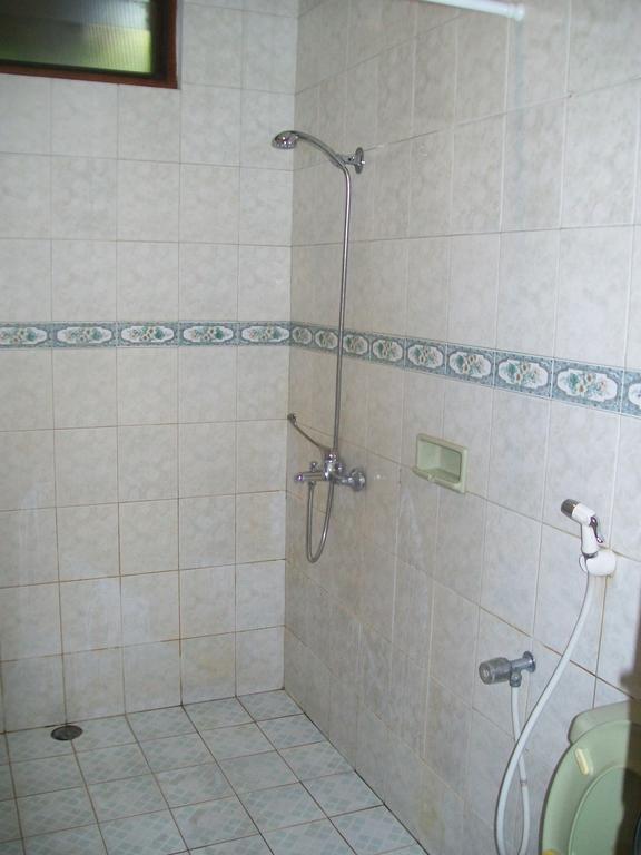 Krowi Inn Surabaya Habitación foto