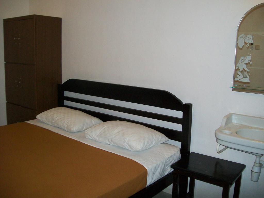 Krowi Inn Surabaya Habitación foto
