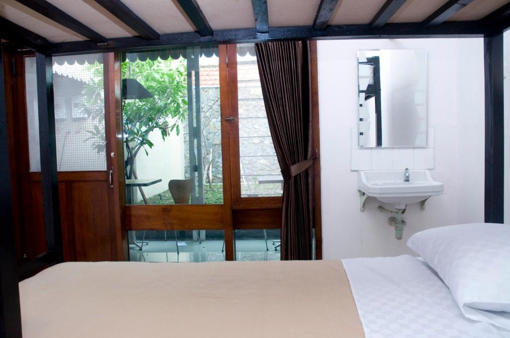 Krowi Inn Surabaya Habitación foto